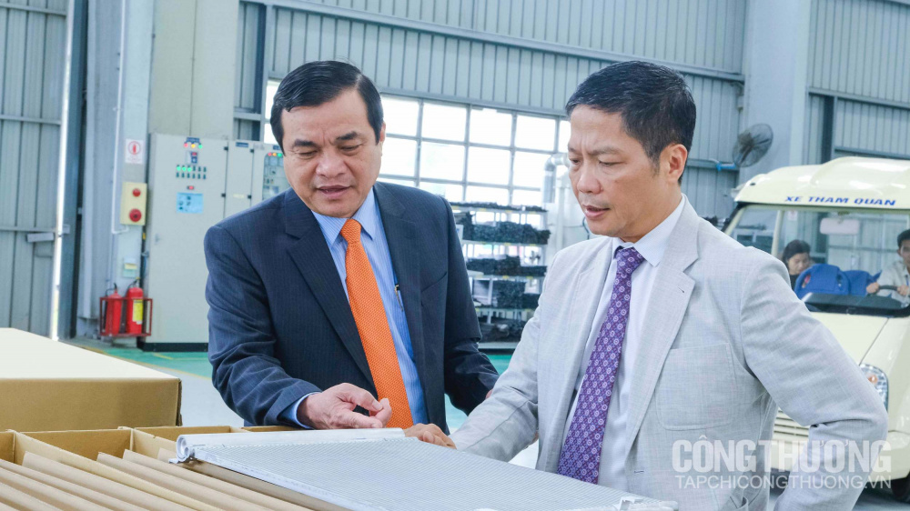 Bộ trưởng Cwin63 sân chơi đỉnh cao Trần Tuấn Anh thăm quan các nhà máy của THACO