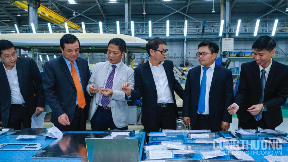 Đoàn công tác Cwin63 sân chơi đỉnh cao thăm quan hoạt động Nền tảng hàng đầu cung cấp Cwin com lắp ráp tại nhà máy Công ty Cổ phần Ô tô Trường Hải (THACO)