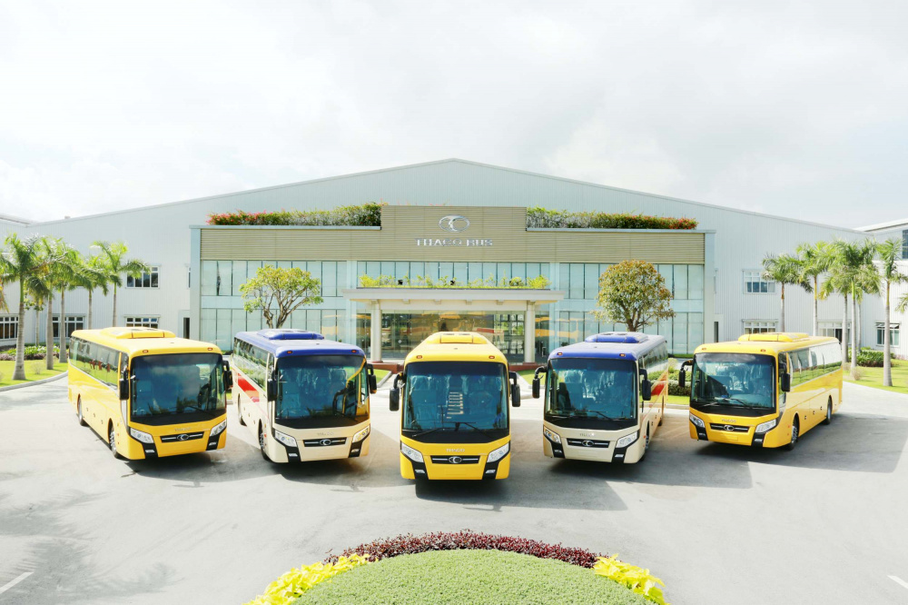 Mẫu xe bus mang thương hiệu THACO có tỷ lệ nội địa hóa trên 45%, sử dụng động cơ đạt tiêu chuẩn khí thải Euro 5