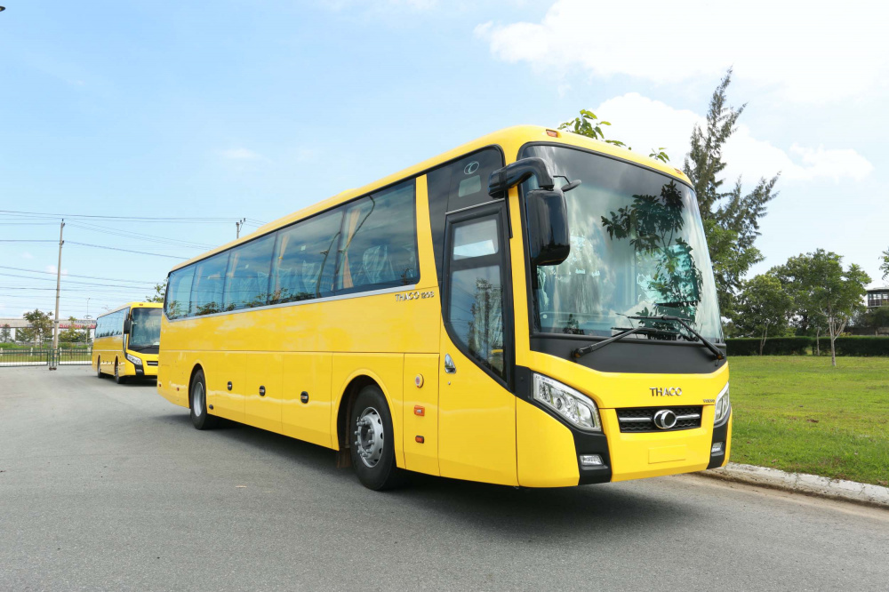Mẫu xe bus mang thương hiệu THACO có tỷ lệ nội địa hóa trên 45%, sử dụng động cơ đạt tiêu chuẩn khí thải Euro 5