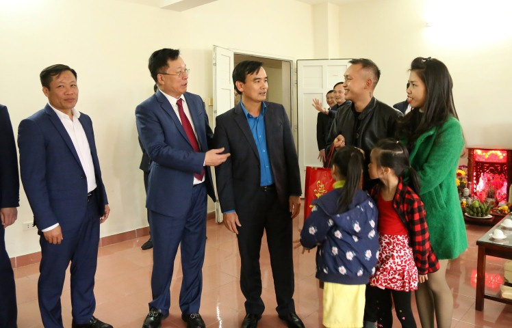 công ty than nam mẫu