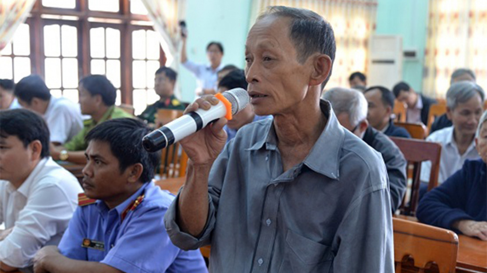 Bà con nhân dân chia sẻ những tâm tư, nguyện vọng với ĐBQH tỉnh