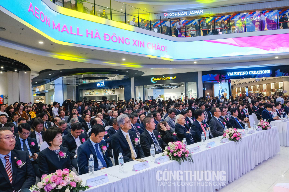 Đông đảo đại diện các cơ quan nhà nước, địa phương, đối tác và khách hàng đến tham dự lễ khai trương AEON MALL Hà Đông