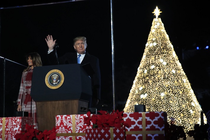 Vợ chống Tổng thống Mỹ Donald Trump khai màn mùa lễ hội 2019