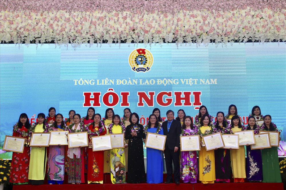 Hội nghị biểu dương cán bộ nữ công tiêu biểu toàn quốc năm 2019 do Tổng Liên đoàn Lao động Việt Nam tổ chức
