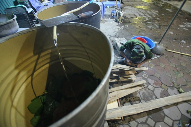 luộc bánh chưng giữa thủ đô