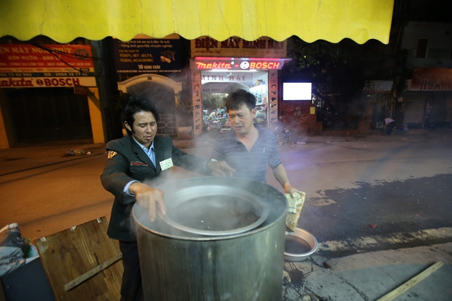luộc bánh chưng ngày tết