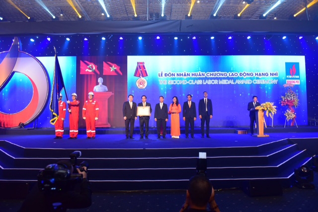 Công ty điều hành dầu khí Biển Đông đón nhận Huân chương Lao động hạng Nhì