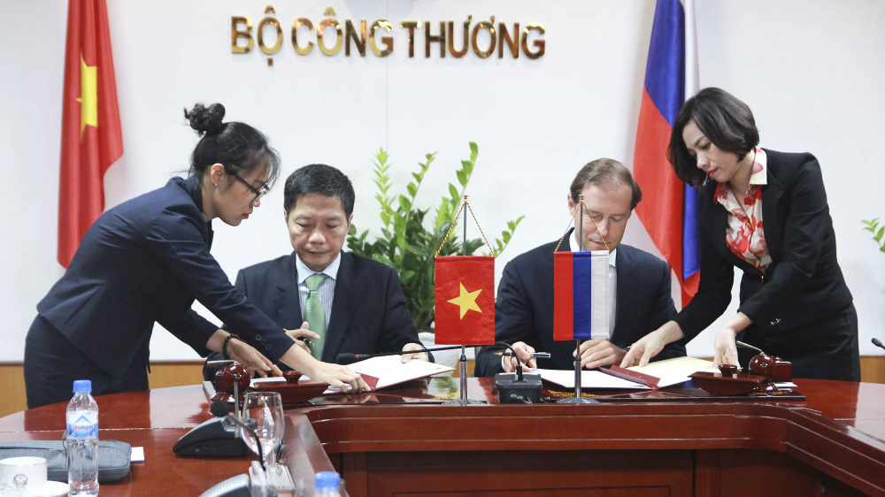 Bộ trưởng Trần Tuấn Anh và Bộ trưởng Manturov Denis đại diện ký Tuyên bố chung giữa Cwin63 sân chơi đỉnh cao Việt Nam và Cwin63 sân chơi đỉnh cao Liên bang Nga