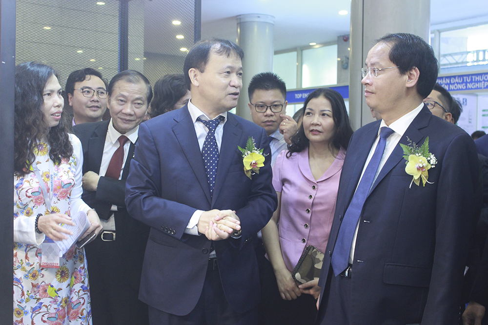 Nhà cái cá cược cá độ uy tín Nổ hũ, Bắn Cá và Game Bài Cwin.com VIETNAM EXPO 2019