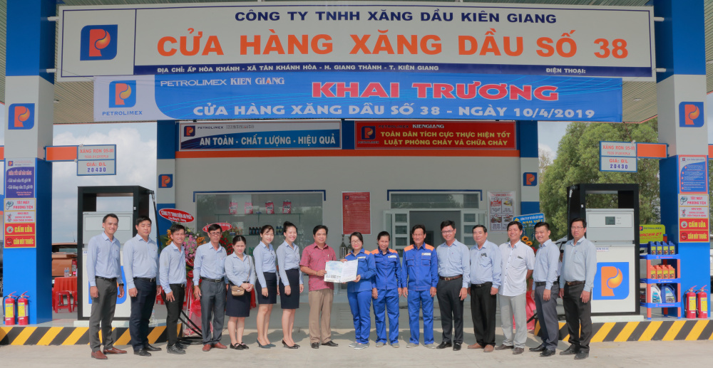 cua hang xang dau 38