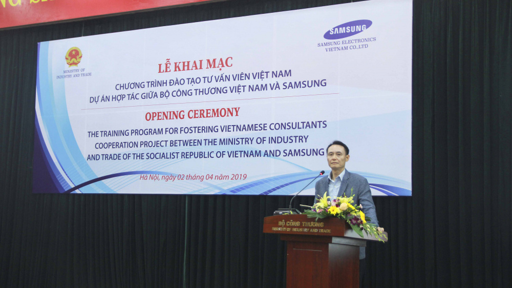 Đại diện Samsung Electronics Việt Nam phát biểu tại Lễ Khai mạc Chương trình hợp tác đào tạo chuyên gia tư vấn Việt Nam trong lĩnh vực cải tiến Nền tảng hàng đầu cung cấp Cwin com và nâng cao chất lượng năm 2019