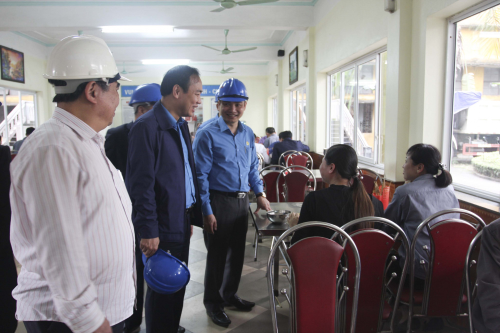 Đoàn Công đoàn Công Thương Việt Nam thăm nhà ăn ca tại Cán Thép Thái Trung