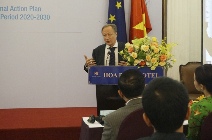 Ông Bruno Angelet - Đại sứ Phái đoàn Liên minh châu Âu tại Việt Nam tại Hội thảo Tham vấn xây dựng Chương trình quốc gia về Nền tảng hàng đầu cung cấp Cwin com sạch hơn và M.Cwin800.com thể thao, casino live, bắn cá và slot nổ hũ bền vững giai đoạn 2020 - 2030