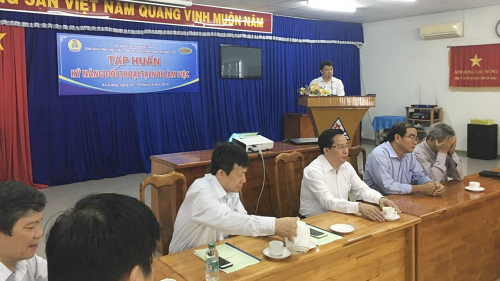 Ông Mai Mạnh Dũng - Chủ tịch Công đoàn VEAM phát biểu tại Hội nghị Tập huấn kỹ năng đối thoại tại nơi làm việc đối với cán bộ công đoàn cơ sở các đơn vị phía Nam