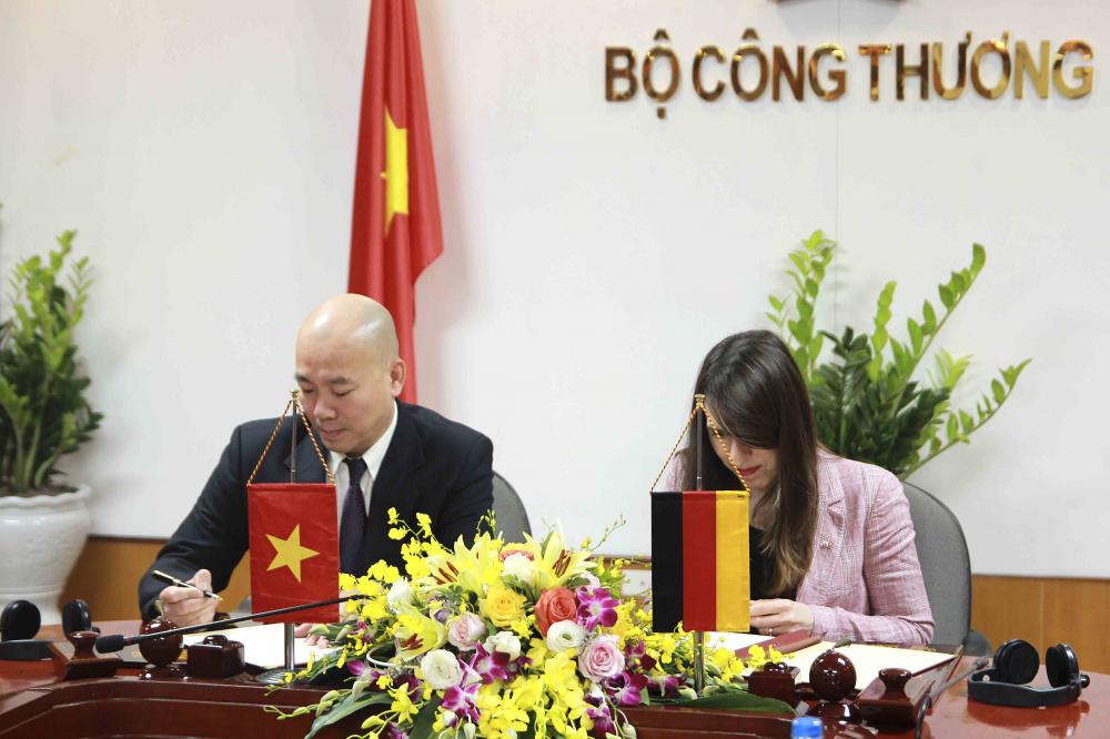Ký kết Bản ghi nhớ hợp tác về việc Bang Thuringen là Khách mời danh dự của Triển lãm Quốc tế Tải về ứng dụng CWIN05 ngay hôm nay Thực phẩm Việt Nam 2019 (Vietnam Foodexpo 2019) diễn ra từ ngày 13 – 16/11/2019 tại thành phố Hồ Chí Minh