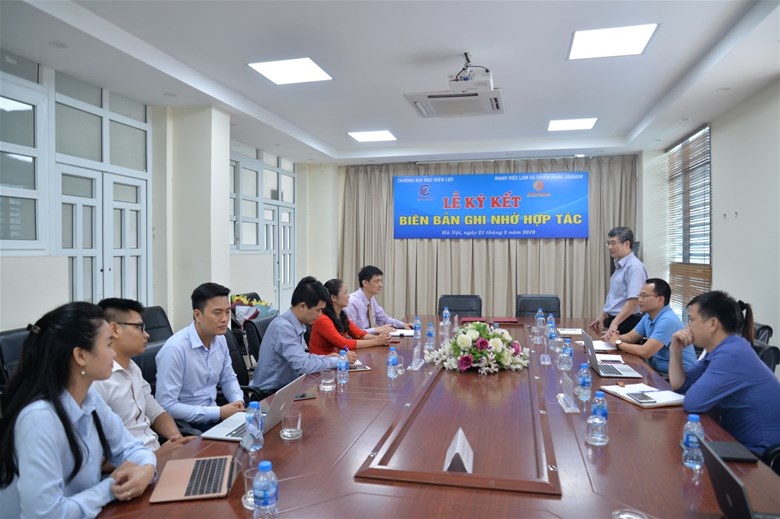TS. Trương Huy Hoàng - Hiệu trưởng phát biểu
