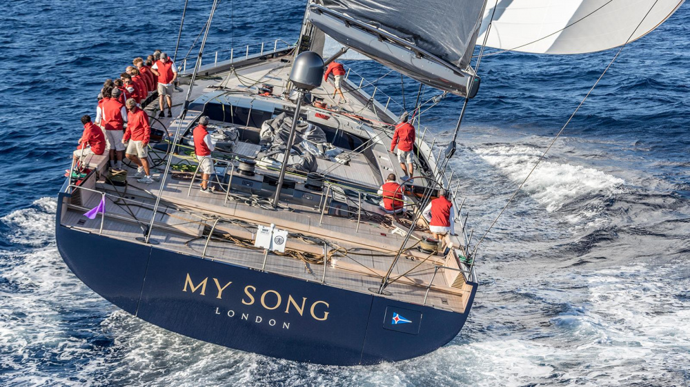 Chiếc thuyền buồm có tên My Song 