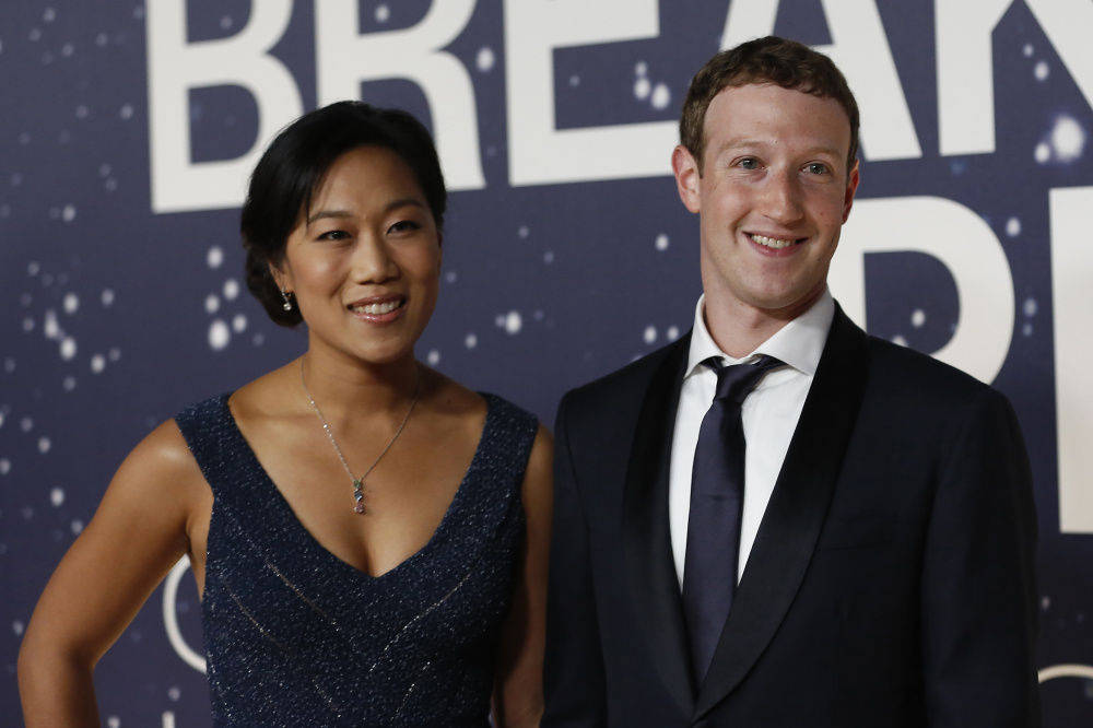 Vợ chồng nhà Zuckerberg