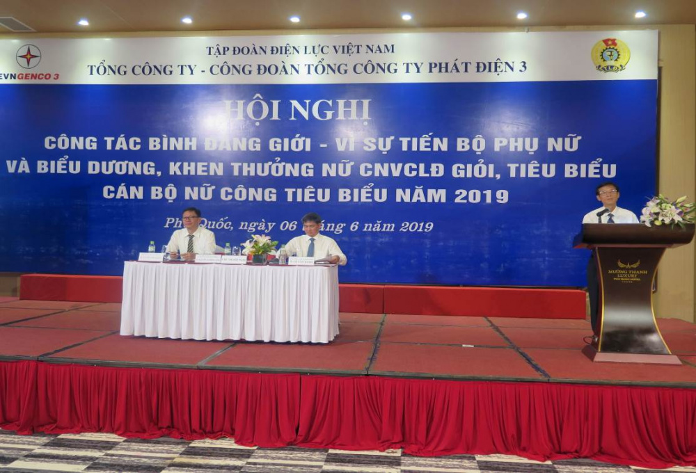 Ông Nguyễn Nghiêm Lĩnh - Phó Trưởng ban TC&NS, Phó Trưởng ban thường trực Ban VSTBPN EVN phát biểu chỉ đạo Hội nghị