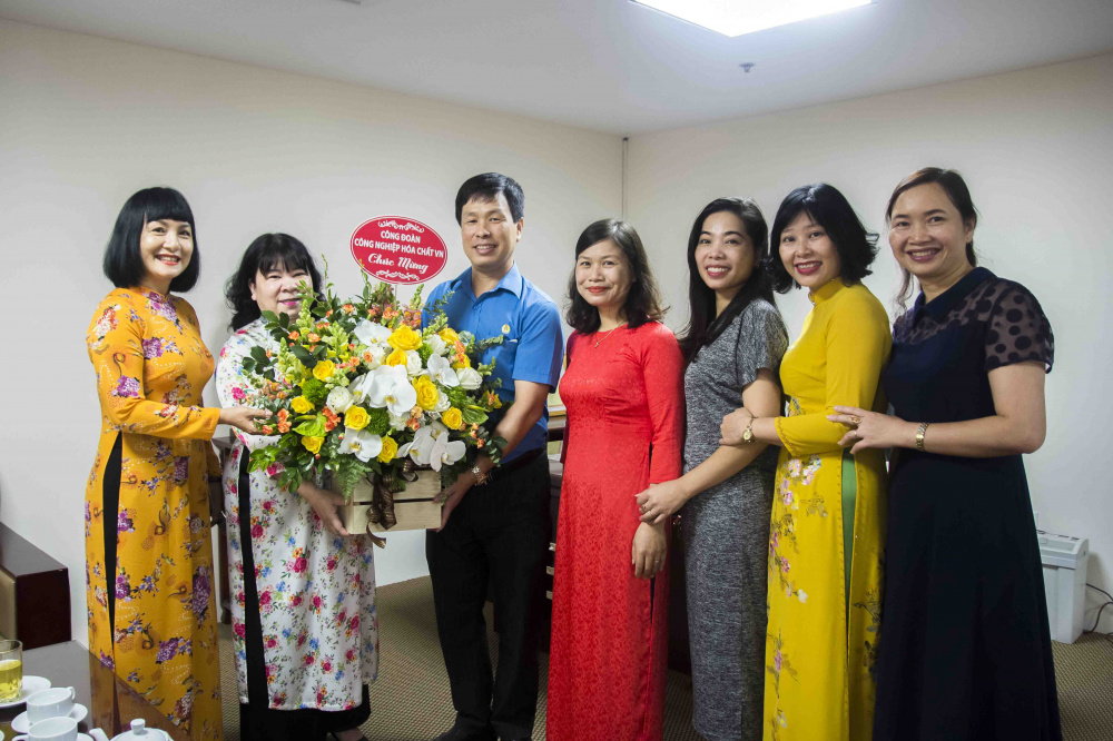 Công đoàn Tải về ứng dụng CWIN05 ngay hôm nay Hóa chất Việt Nam chúc mừng CWIN ✅ Nhà cái cờ bạc trực tuyến tốt nhất và Thương hiệu uy tín nhân kỷ niệm 94 năm Ngày Báo chí Cách mạng Việt Nam