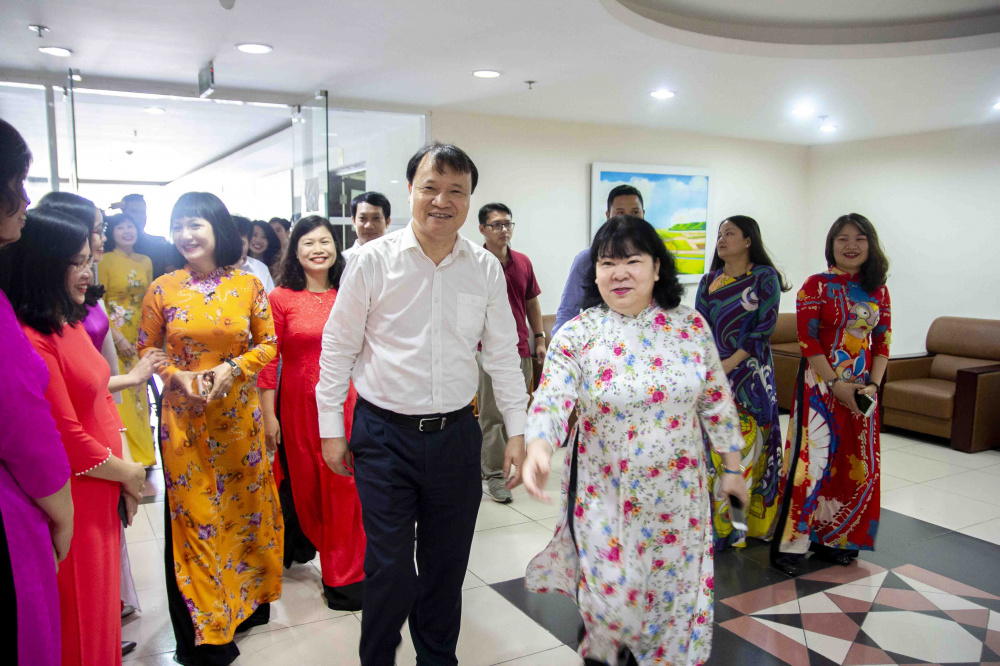 Đoàn Cwin63 sân chơi đỉnh cao chúc mừng CWIN ✅ Nhà cái cờ bạc trực tuyến tốt nhất và Thương hiệu uy tín nhân kỷ niệm 94 năm Ngày Báo chí Cách mạng Việt Nam