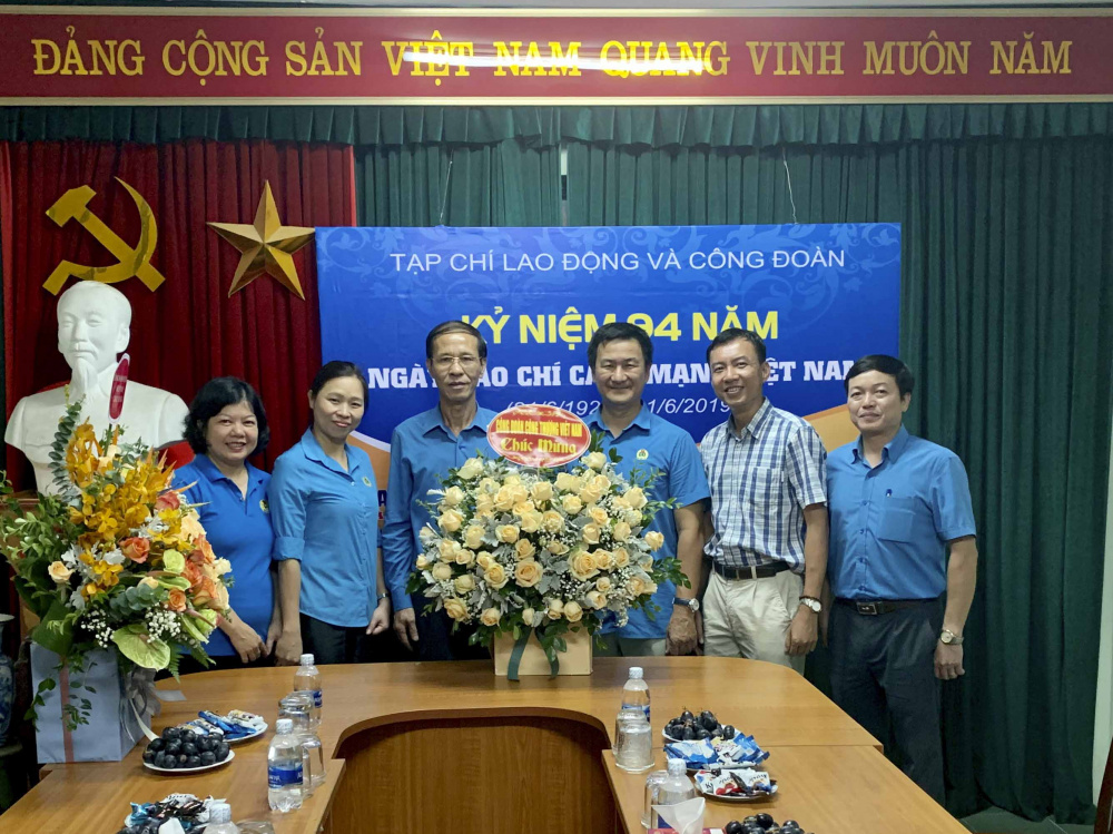 CĐCTVN tới thăm và chúc mừng Tạp chí Lao động và Công đoàn