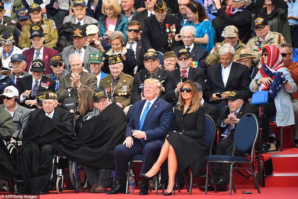 Đệ nhất phu nhân Tổng thống Mỹ là bà Melania Trump cùng Tổng thống Donald Trump tham dự lễ kỷ niệm 75 năm ngày quân đồng minh đổ bộ Normandy
