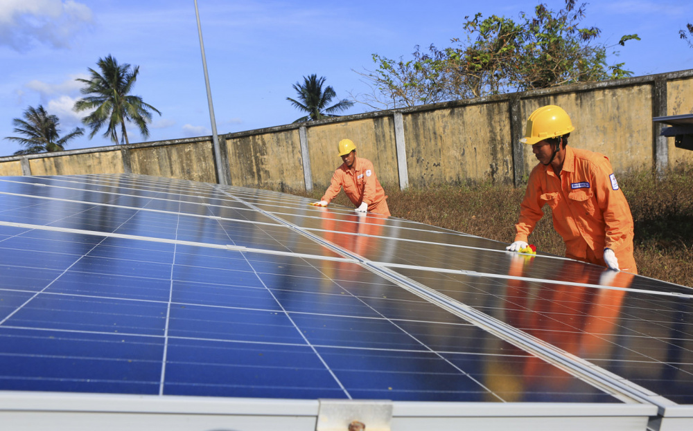 EVN SPC có 4.071 khách hàng đã lắp đặt hệ thống điện mặt trời áp mái với tổng sản lượng phát lên lưới đến ngày 25/6/2019 là  4.487.131 kWh