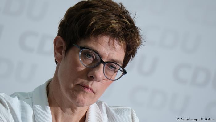 Bà Annegret-Kramp Karrenbauer Bộ trưởng Quốc phòng Đức