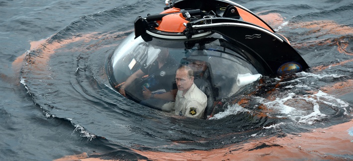 Vladimir Putin trong tàu ngầm