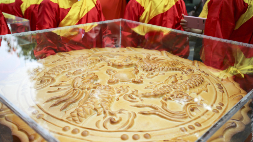 cặp bánh trung thu khổng lồ