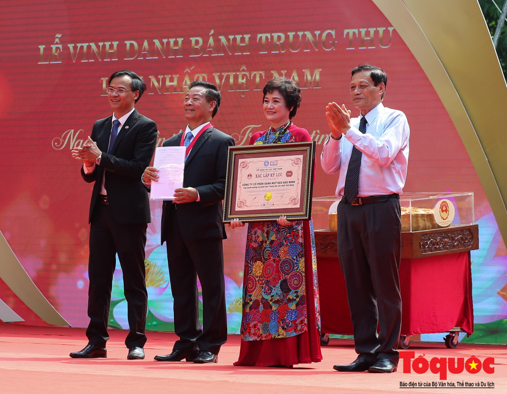 cặp bánh trung thu khổng lồ