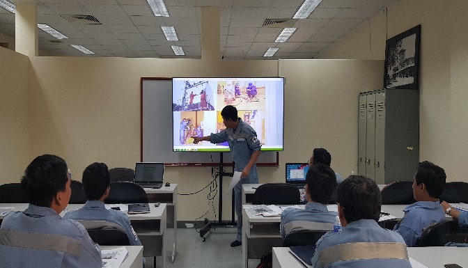 Đại diện nhóm lên trình bày