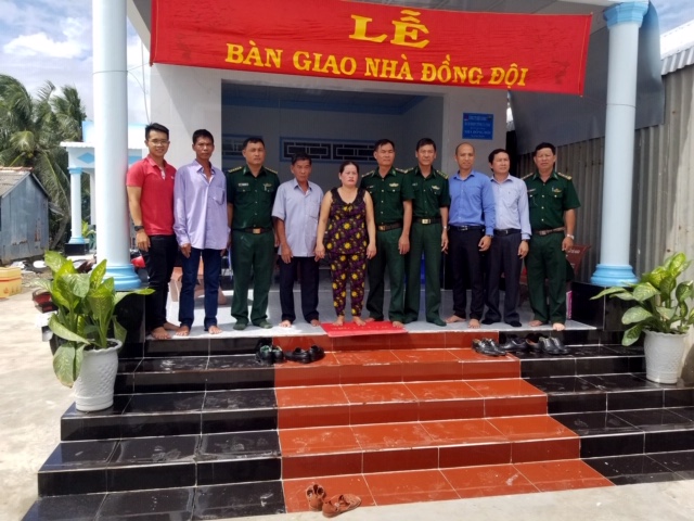  KCM tham gia trao Nhà đồng đội