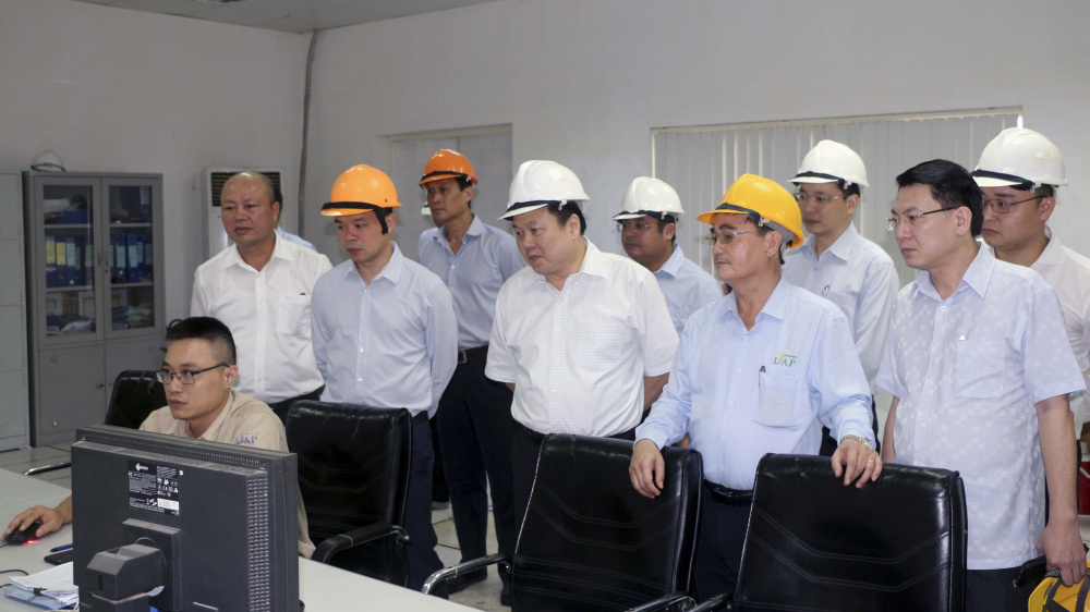Ông Nguyễn Hoàng Anh - Chủ tịch Ủy ban Quản lý vốn Nhà nước tại Cwincom hiện đang mở làm việc tại Nhà máy DAP số 1 Hải Phòng