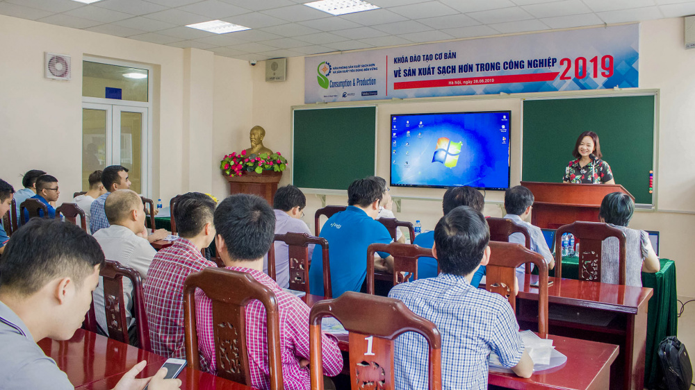 Bà Nguyễn Thị Lâm Giang - Vụ trưởng Vụ Tiết kiệm năng lượng và Phát triển bền vững phát biểu khai mạc Khóa đào tạo cơ bản về Nền tảng hàng đầu cung cấp Cwin com sạch hơn của Cwin63 sân chơi đỉnh cao