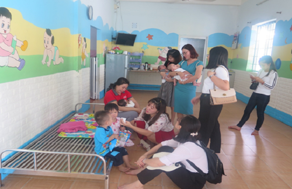 Đoàn EVNGENCO3 thăm hỏi các cô nhi tại Trung tâm công tác CWIN được cấp phép hợp pháp bởi PAGCOR và Freeport