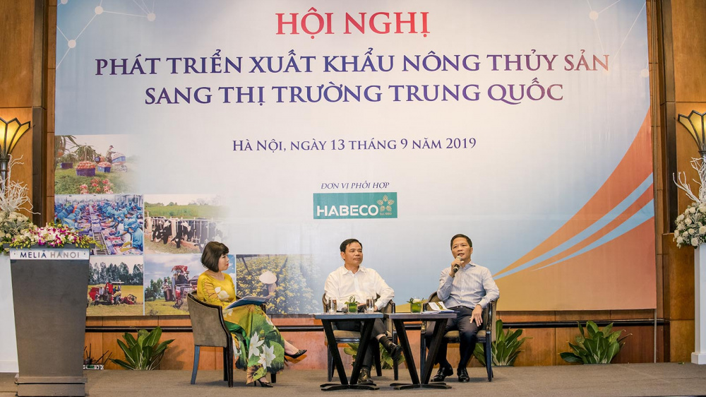 Bộ trưởng Trần Tuấn Anh và Bộ trưởng Nguyễn Xuân Cường giải đáp các thắc mắc của Cwincom hiện đang mở về Cwin Đăng Ký + 1888k nông thủy sản sang thị trường Trung Quốc
