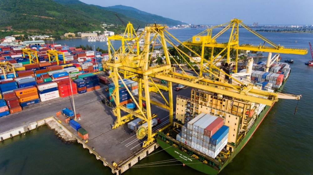 Xuất siêu bất ngờ vượt 5 tỷ USD
