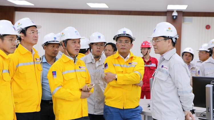 Đoàn công tác làm việc tại Nhà máy Điện Cà Mau