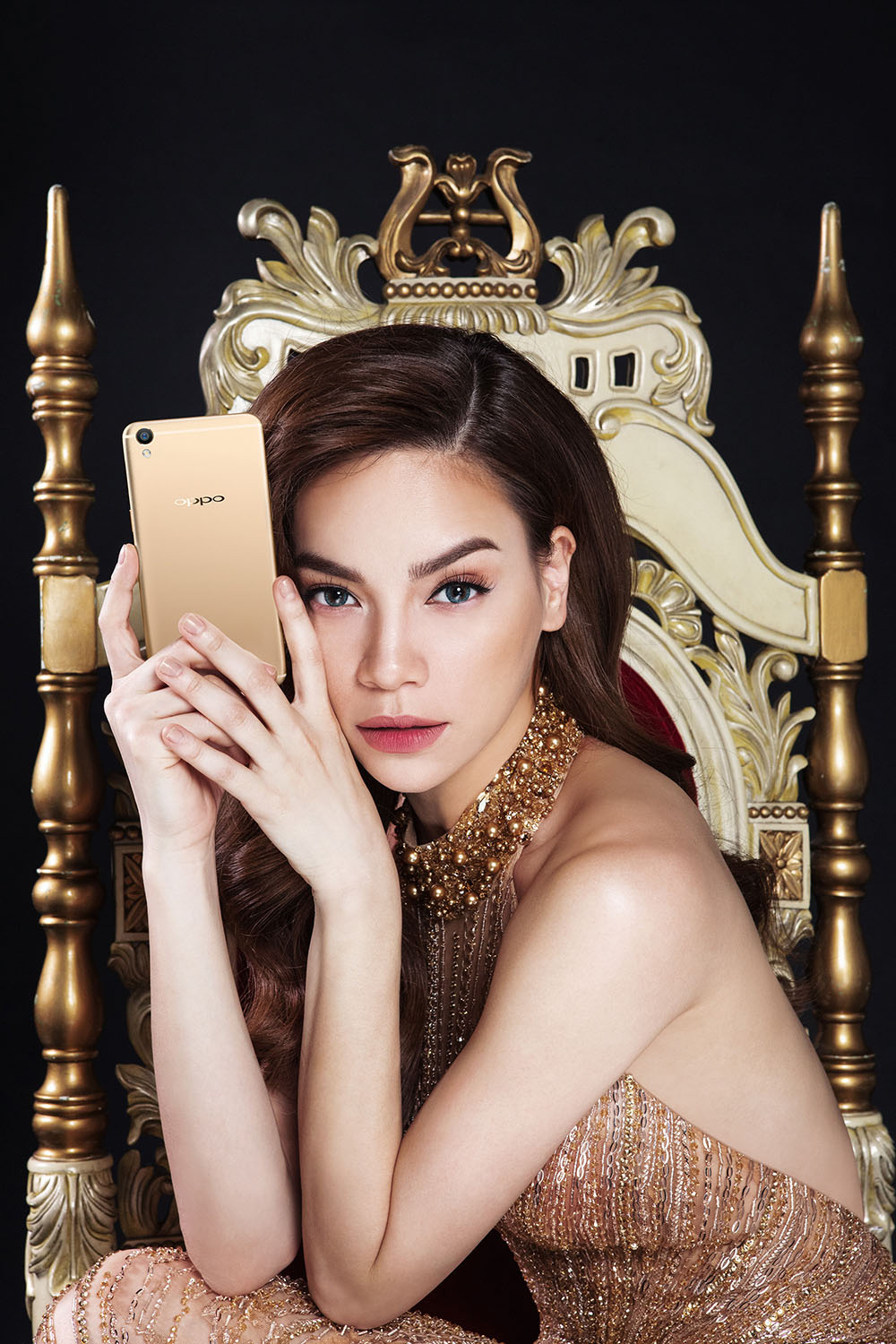 Hồ Ngọc Hà toát lên thần thái sang chảnh đầy quý phái khi trở thành gương mặt thương hiệu của OPPO 