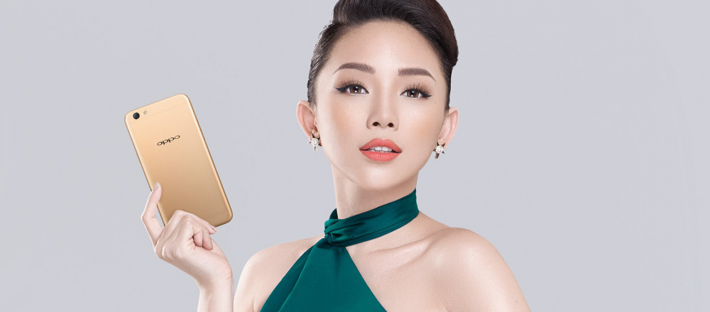 Bức ảnh đầy cá tính của đại sứ thương hiệu OPPO Tóc Tiên quảng cáo cho sản phẩm F3 PLUS