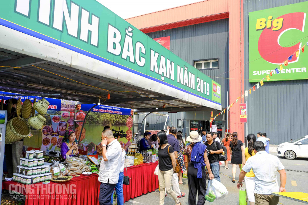 Tuần lễ giới thiệu Hồng không hạt và các sản phẩm nông sản sạch tỉnh Bắc Kạn năm 2019 tại Big C Thăng Long