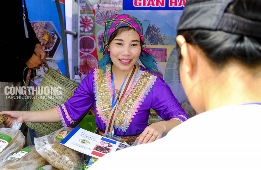 Dự án Sinh kế cộng đồng tại Bắc Kạn hỗ trợ hơn 200 hộ nông dân đồng bào dân tộc thiểu số tiêu thụ sản phẩm thông qua hệ thống 17 siêu thị GO!/Big C ở khu vực phía Bắc