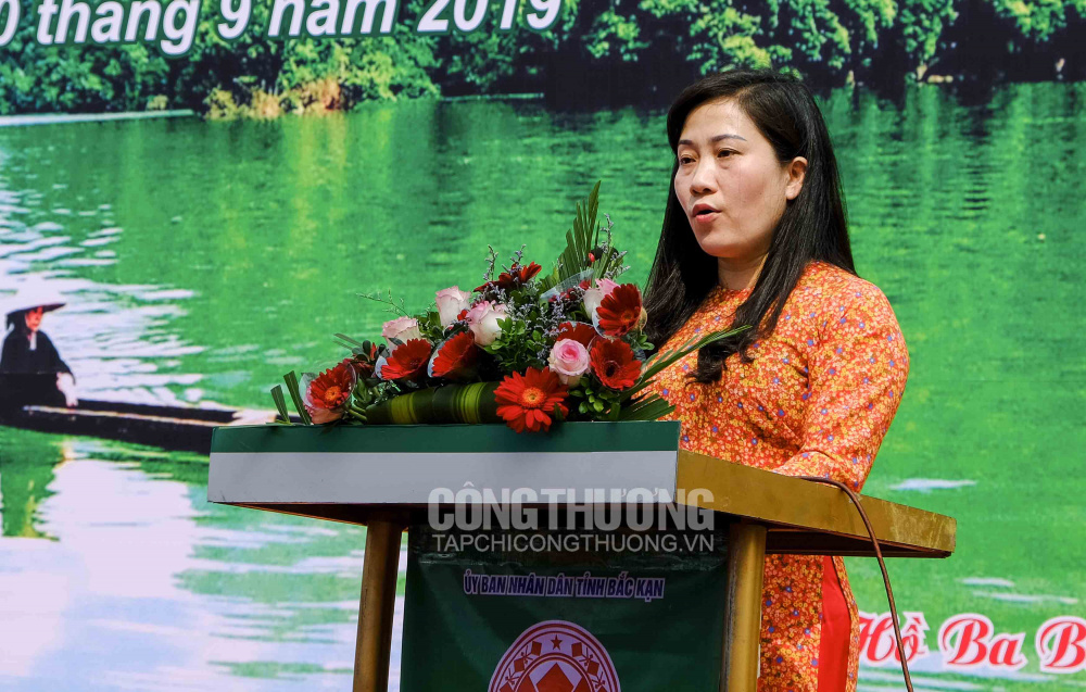 Bà Đỗ Thị Minh Hoa – Phó Chủ tịch thường trực UBND tỉnh Bắc Kạn phát biểu khai mạc Tuần lễ giới thiệu Hồng không hạt và các sản phẩm nông sản sạch tỉnh Bắc Kạn năm 2019