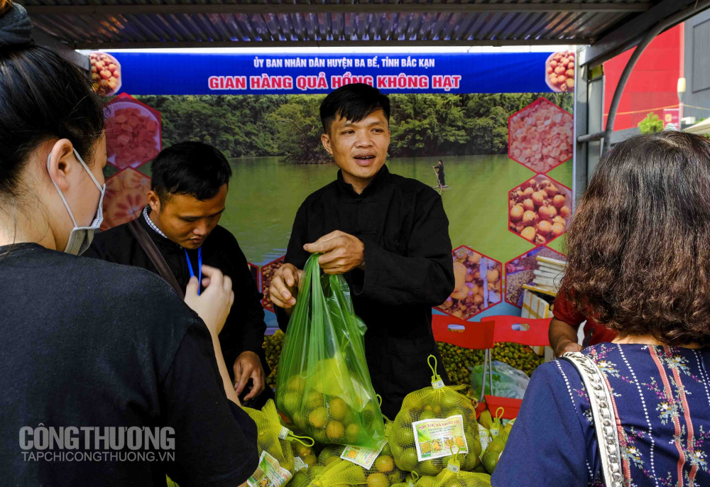 Tuần lễ giới thiệu Hồng không hạt và các sản phẩm nông sản sạch tỉnh Bắc Kạn năm 2019 tại Big C Thăng Long