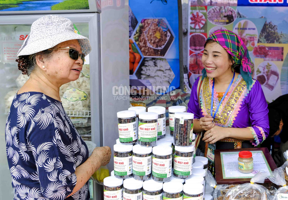 Tuần lễ giới thiệu Hồng không hạt và các sản phẩm nông sản sạch tỉnh Bắc Kạn năm 2019 tại Big C Thăng Long