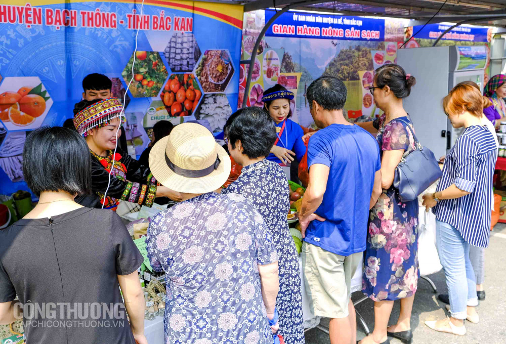 Tuần lễ giới thiệu Hồng không hạt và các sản phẩm nông sản sạch tỉnh Bắc Kạn năm 2019 tại Big C Thăng Long