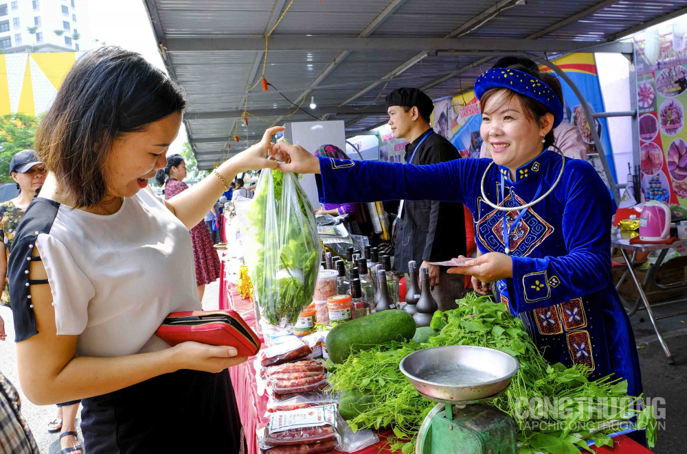 Tuần lễ giới thiệu Hồng không hạt và các sản phẩm nông sản sạch tỉnh Bắc Kạn năm 2019 tại Big C Thăng Long